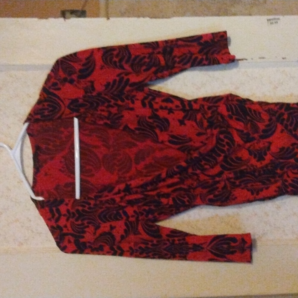 Silky dress shirt, polyester and spandex material